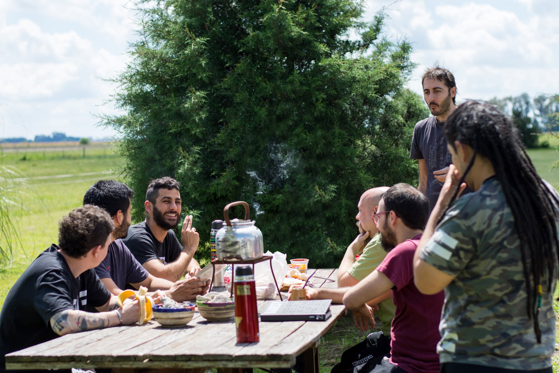 "El auge del feminismo y las disidencias terminó de hundir lo más putrefacto de la movida del rock barrial", celebra la banda.