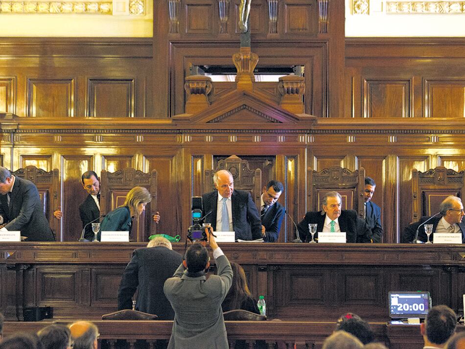 Jueces de la Corte incómodos en sus sillones. Los que formaron la mayoría no imaginaron las consecuencias políticas y sociales de lo que firmaron.