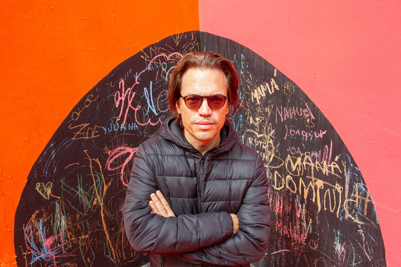 Thibault de Montaigu tuvo una banda de heavy metal y está casado con una modelo argentina.