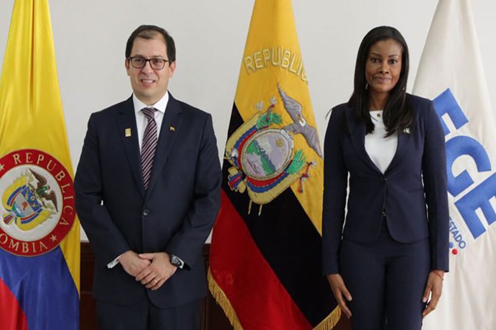 El fiscal general colombiano Barbosa y su par ecuatoriana Salazar.