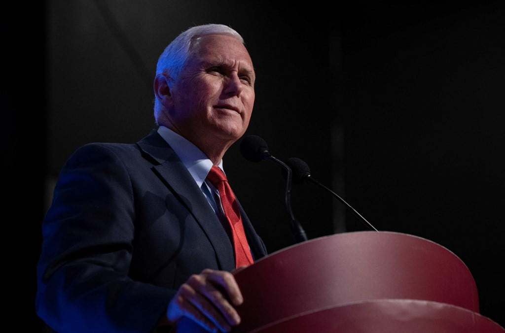 Tras años de lealtad a Trump, Pence se alejó cuando una turba de simpatizantes del expresidente irrumpió en el Congreso en enero de 2021.