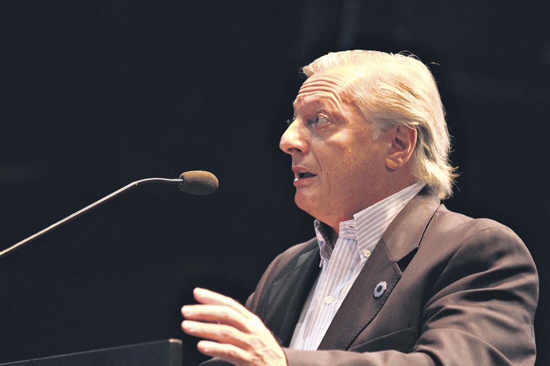 El ministro Aranguren abrió ayer la audiencia pública en el Teatro de la Ribera.