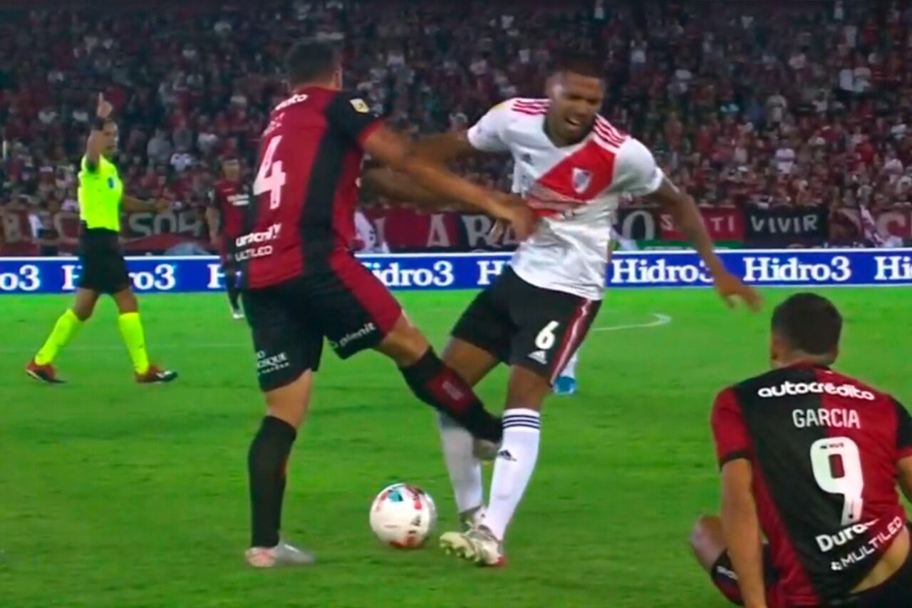 El momento de la lesión de Martínez, que preocupó a todo River