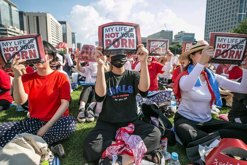 Protesta en contra de la violencia digital.