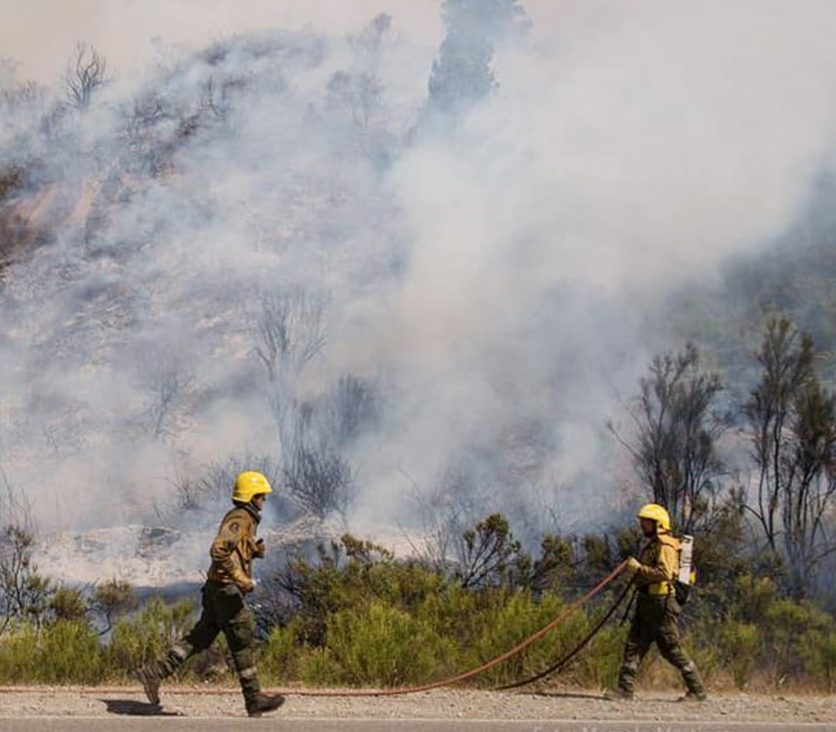 El incendio arrasó miles de hectáreas y preocupan las altas temperaturas.