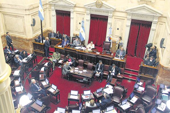 En localidades de menos de 100 mil habitantes las telefónicas podrán brindar TV satelital recién en 2022.