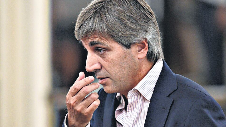 Luis Caputo se ataja y se defiende. “Denuncian todos los días”, respondió ayer, tratando de bajarle el precio a la causa judicial.