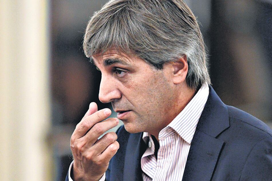 Luis Caputo se ataja y se defiende. “Denuncian todos los días”, respondió ayer, tratando de bajarle el precio a la causa judicial.