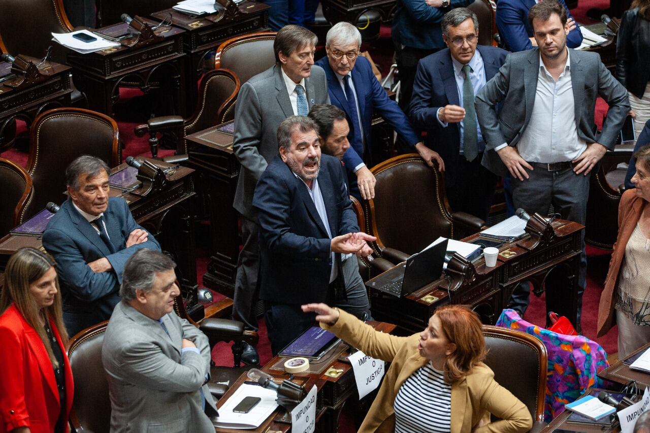 El bloque macrista, a los gritos.