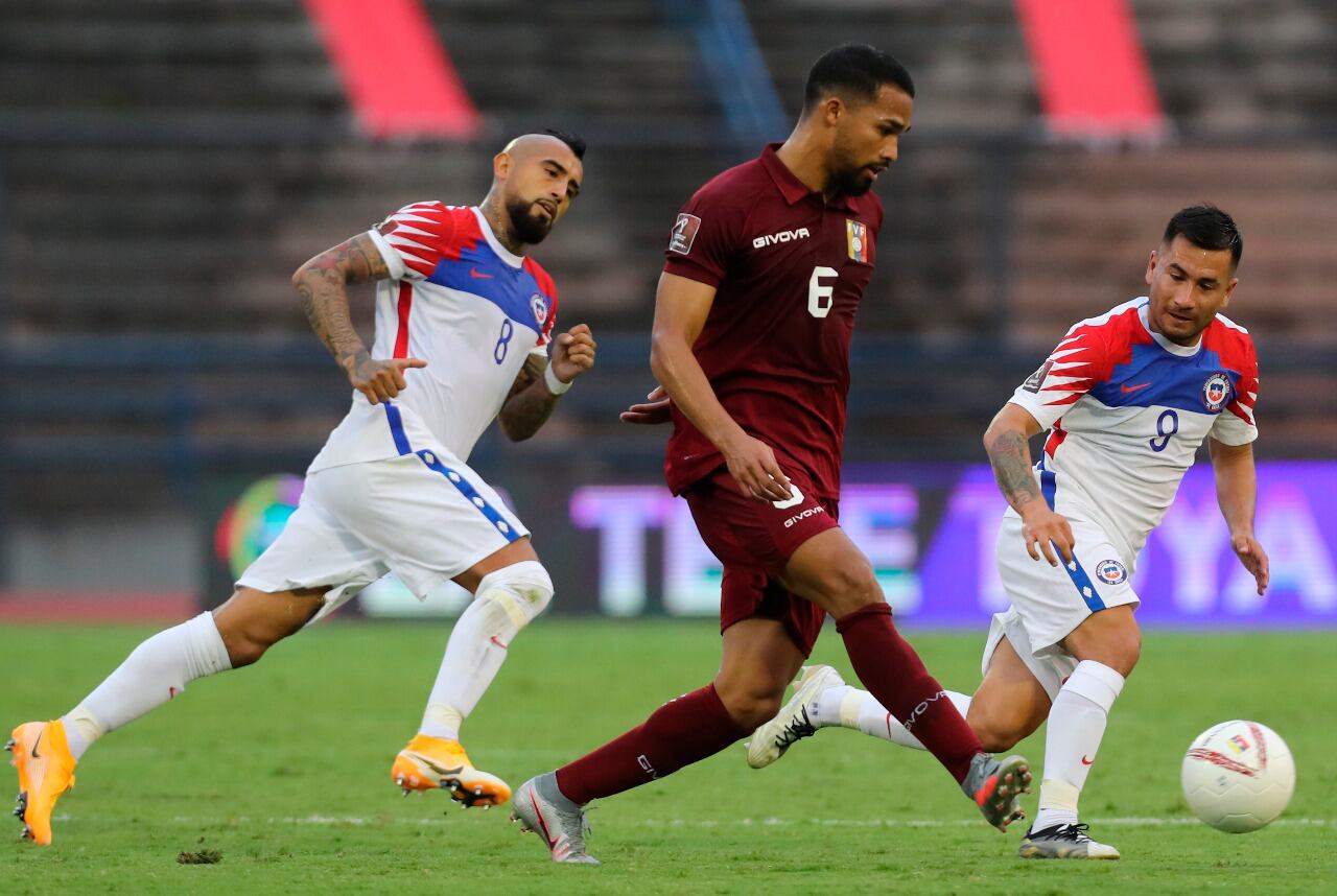 Los jugadores que actúan en Europa están con problemas para ser cedidos.