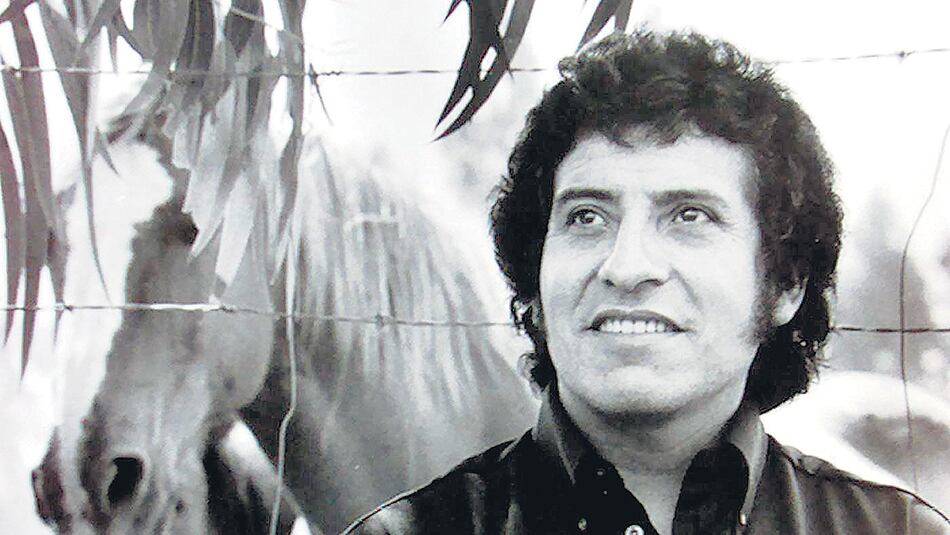 Víctor Jara, guitarra y voz del pueblo chileno.