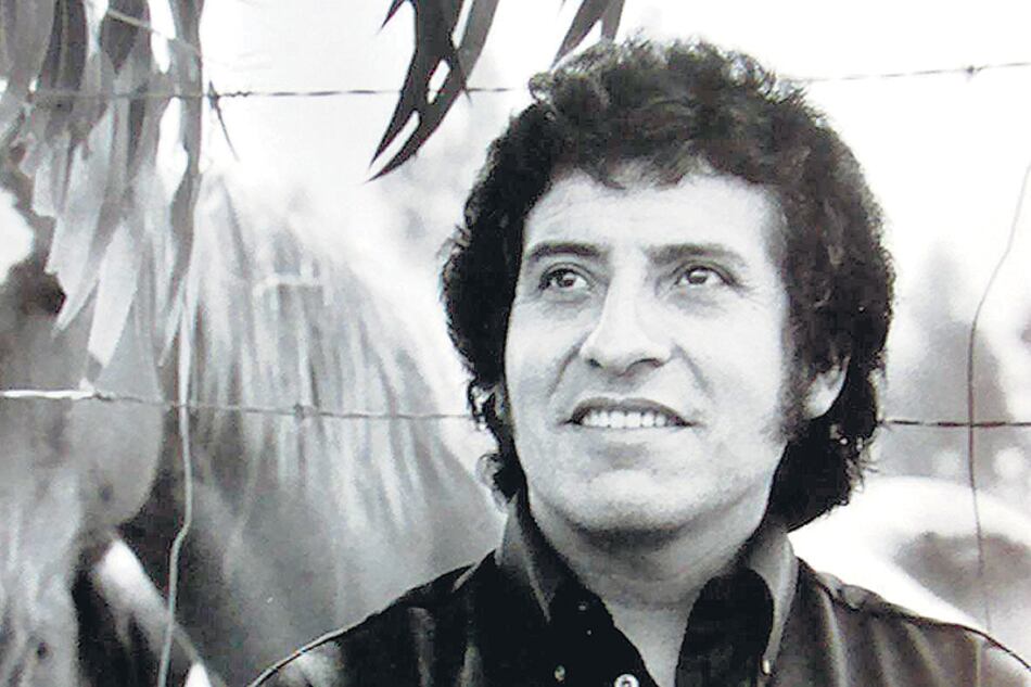 Víctor Jara, guitarra y voz del pueblo chileno.