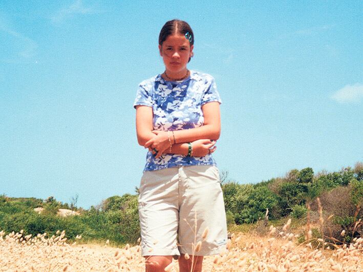 Las lindas es un singular relato de crecimiento que aprovecha el enorme acervo fotográfico familiar.