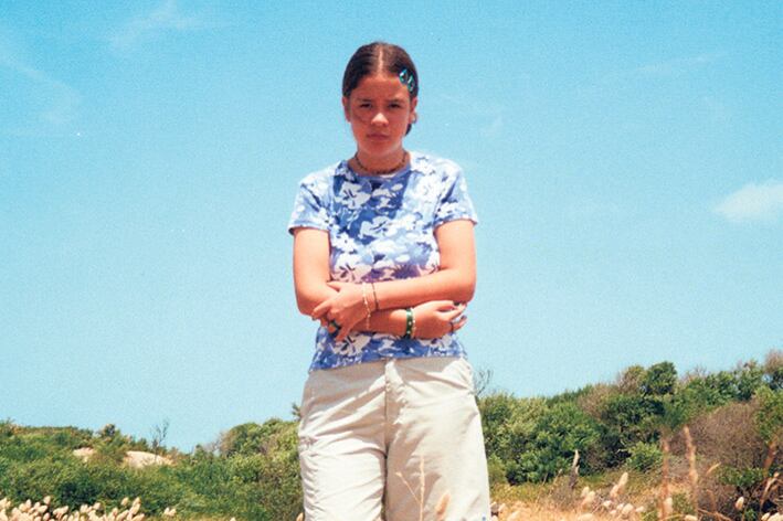 Las lindas es un singular relato de crecimiento que aprovecha el enorme acervo fotográfico familiar.