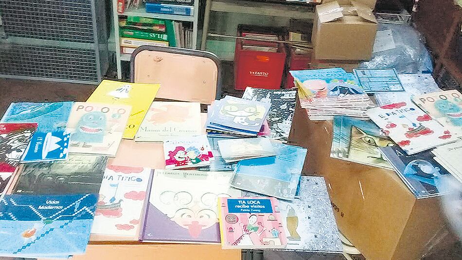 Los dueños de la editorial decidieron donar el stock de libros a escuelas y bibliotecas públicas.