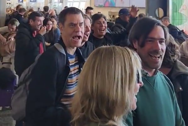 Bregman y Del Caño, más atrás Vilca, con sus cantos contra la extrema derecha. 