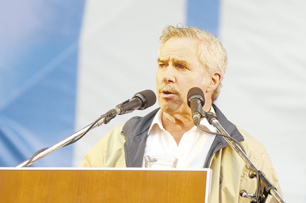 El diputado Felipe Solá dijo que “ninguna ley puede ser cambiada por un decreto”.