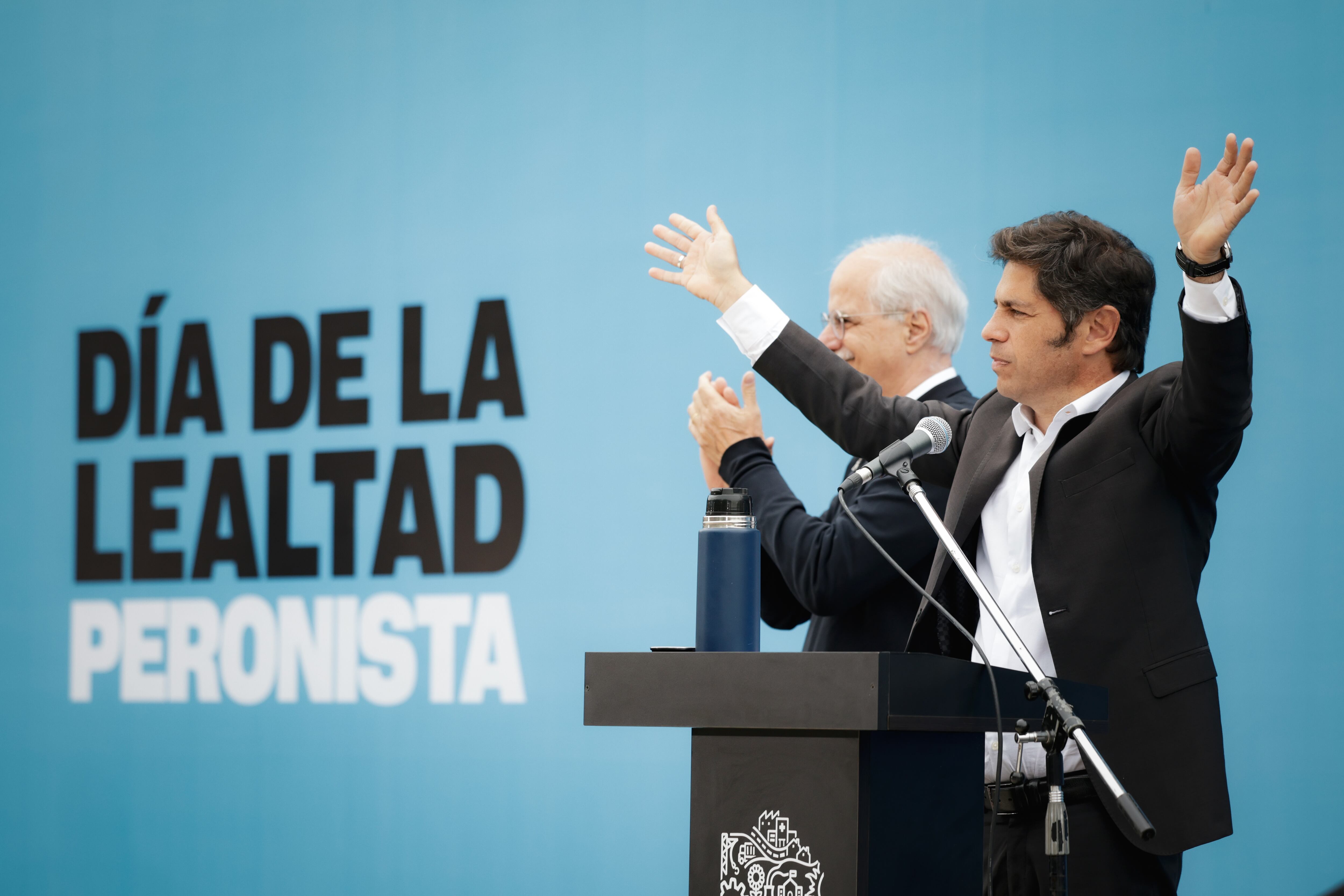 Axel Kicillof junto a Jorge Taiana en el escenario de San Vicente.