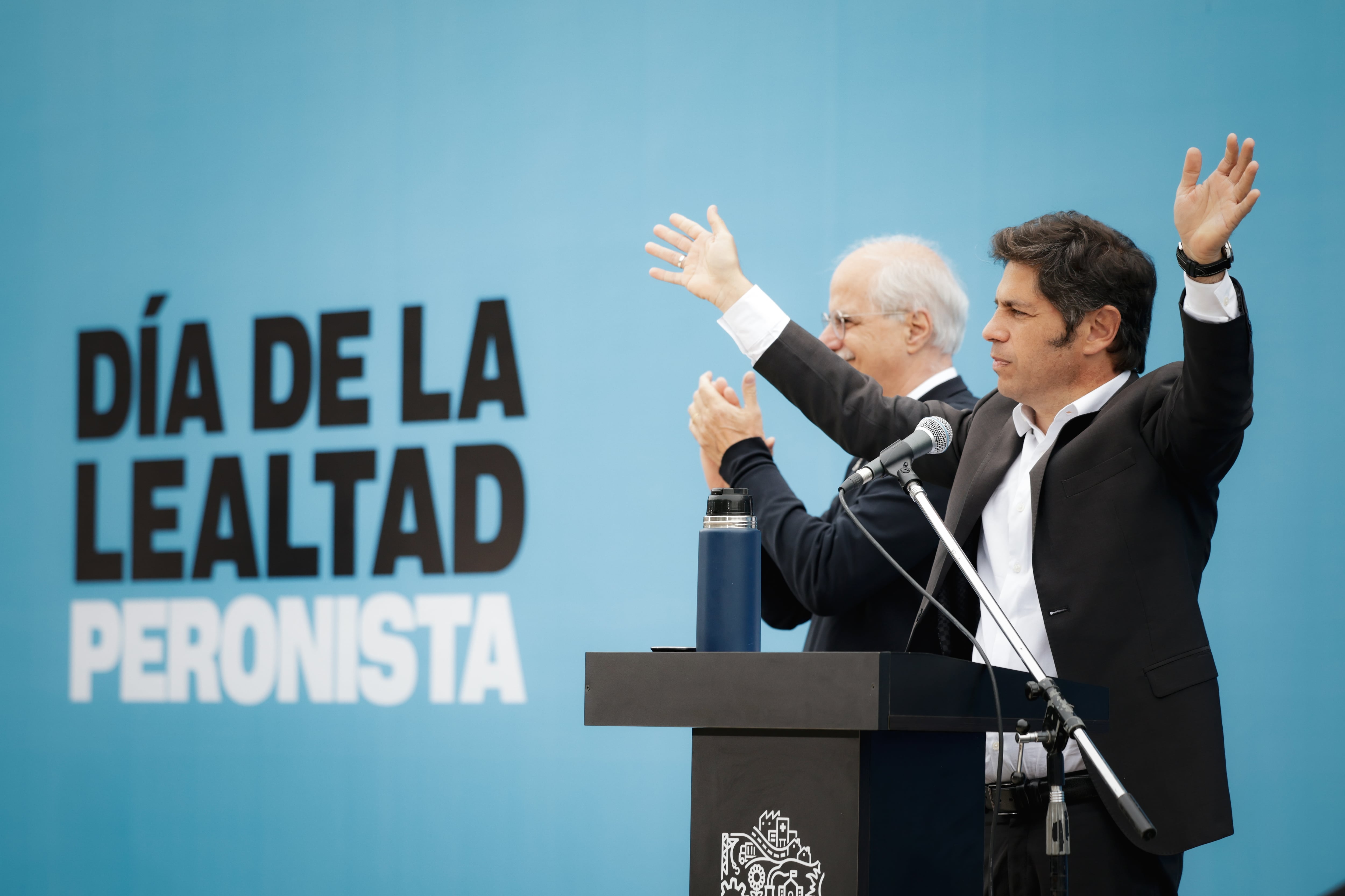 Axel Kicillof junto a Jorge Taiana en el escenario de San Vicente.