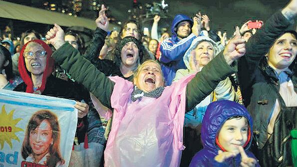 La emoción y la alegría de los miles que acompañaron el discurso de la ex presidenta Cristina Kirchner.