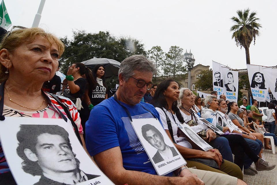 “Memoria, verdad y justicia para defender la democracia", pidieron.