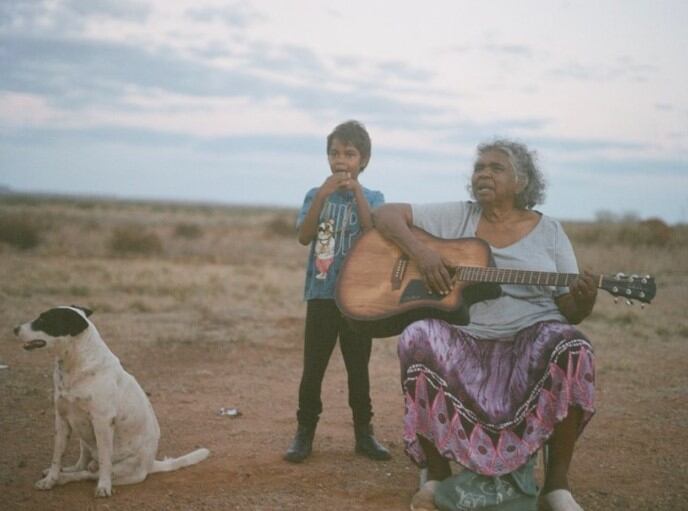 Kankawa fue parte de las Generaciones Robadas, con niños de pueblos originarios alejados a la fuerza de sus familias. 