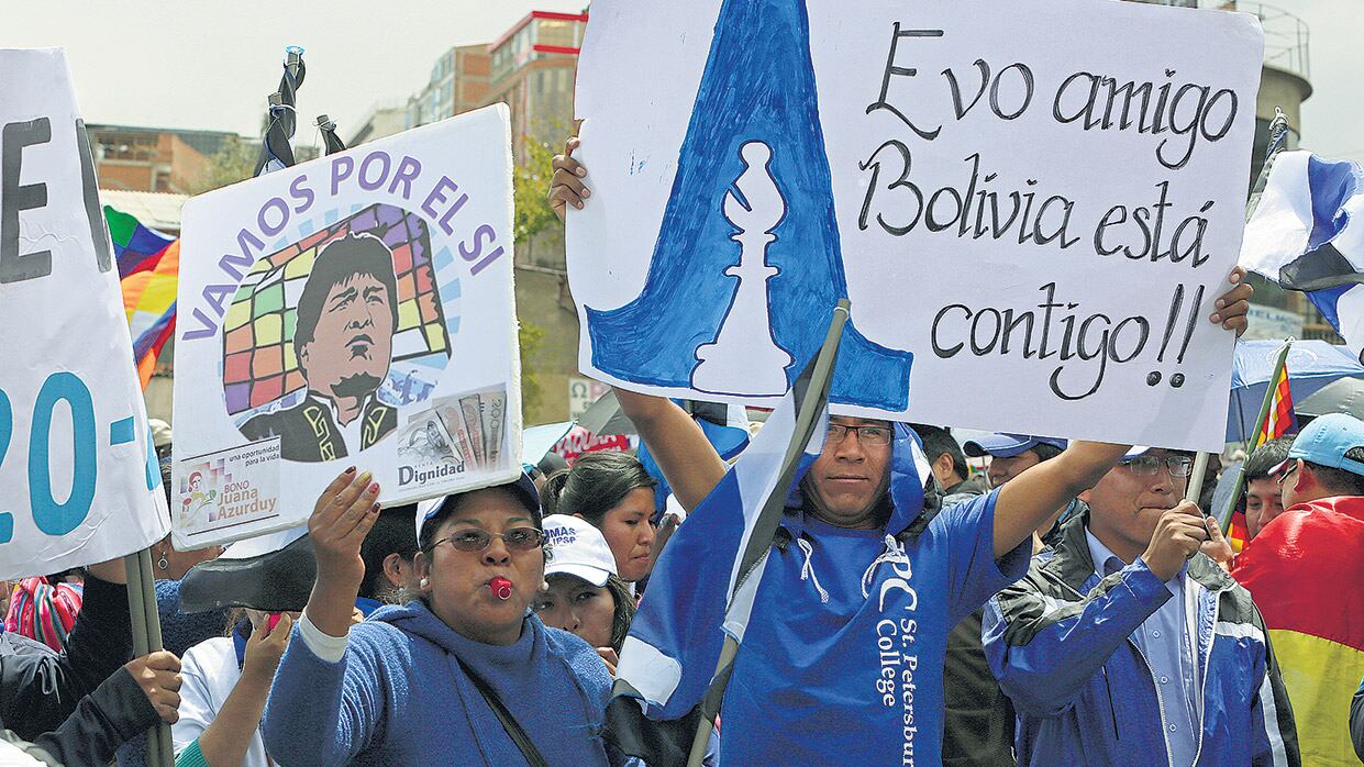 Simpatizantes de Evo Morales dan el presente en La Paz.