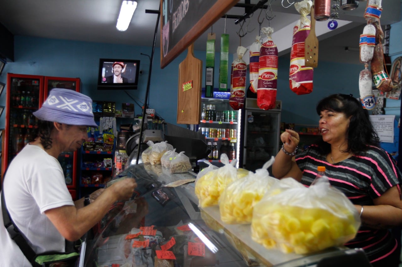 La venta de alimentos y bebidas cayó 6,2 por ciento.