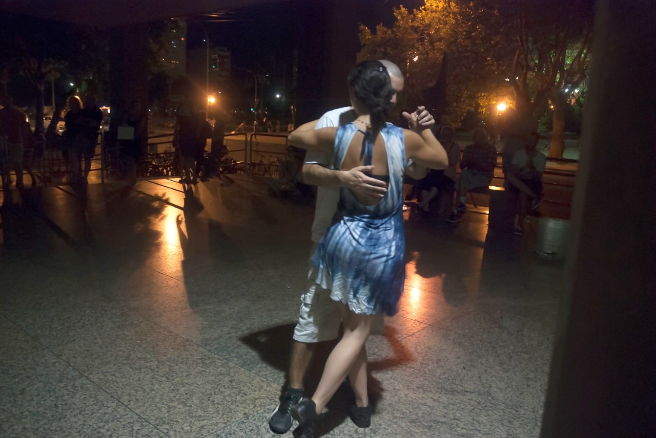 Una milonga porteña impone unas "condiciones para el ingreso" que poco tienen que ver con las nuevas generaciones.