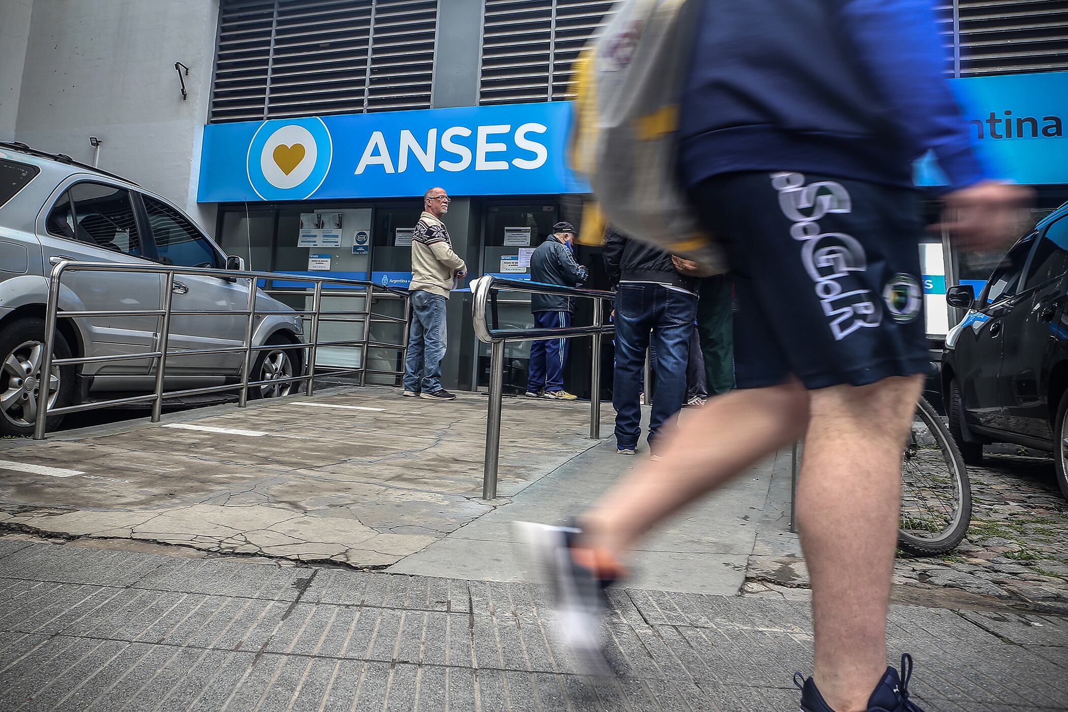 El Gobierno de Milei pone en la miralas asignaciones familiares que aumentó en 2024