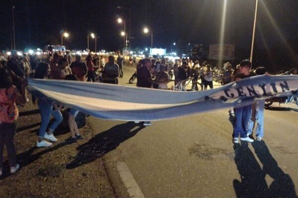 Movilización de vecinos sobre ruta nacional 50