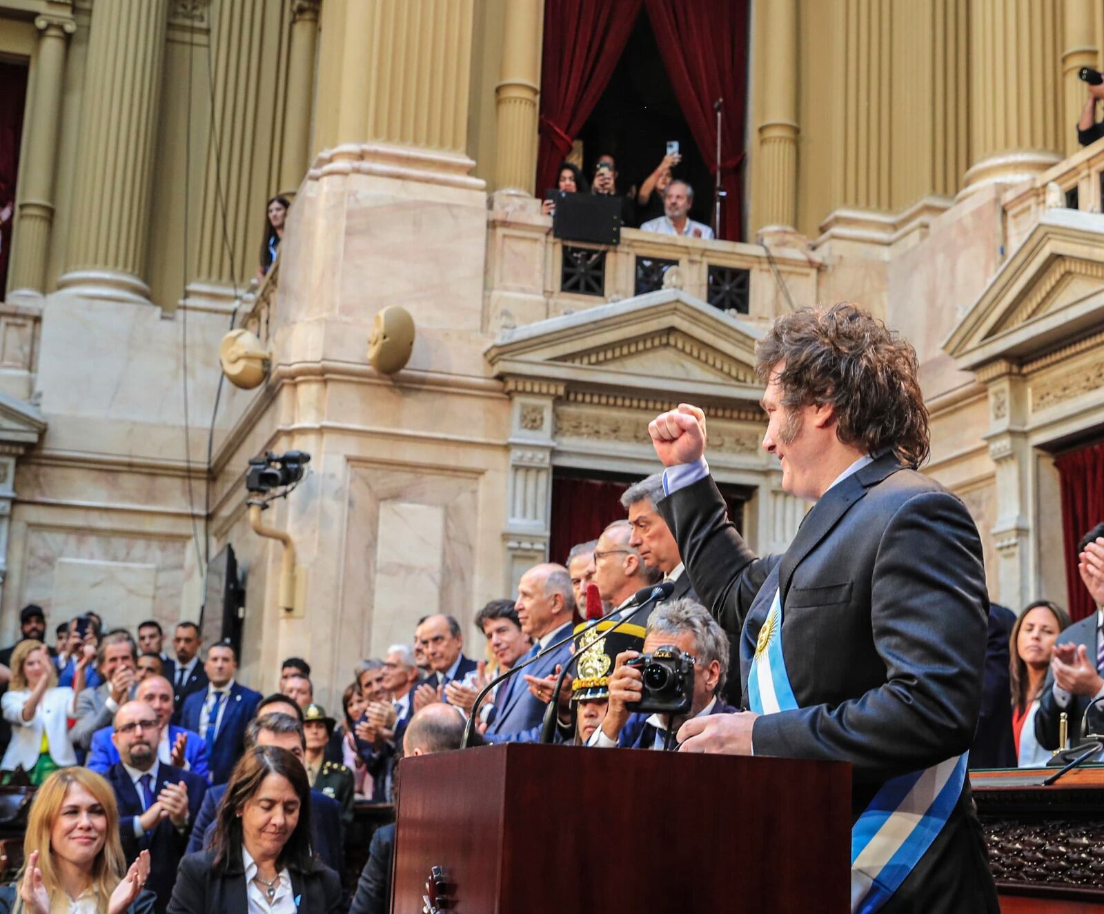 Javier Milei frente a la Asamblea Legislativa.