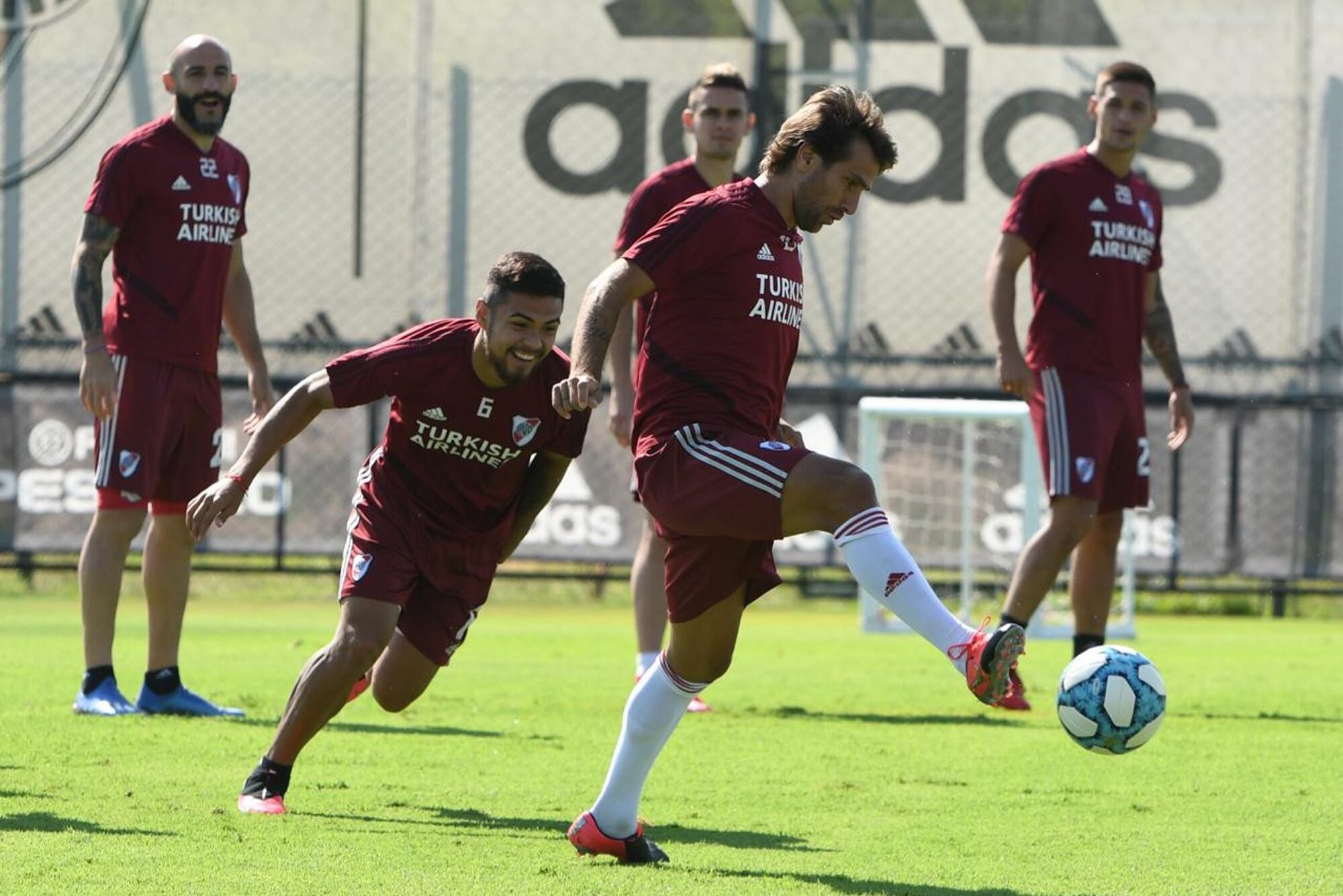 Un momento de recreación durante la práctica de River en Ezeiza.