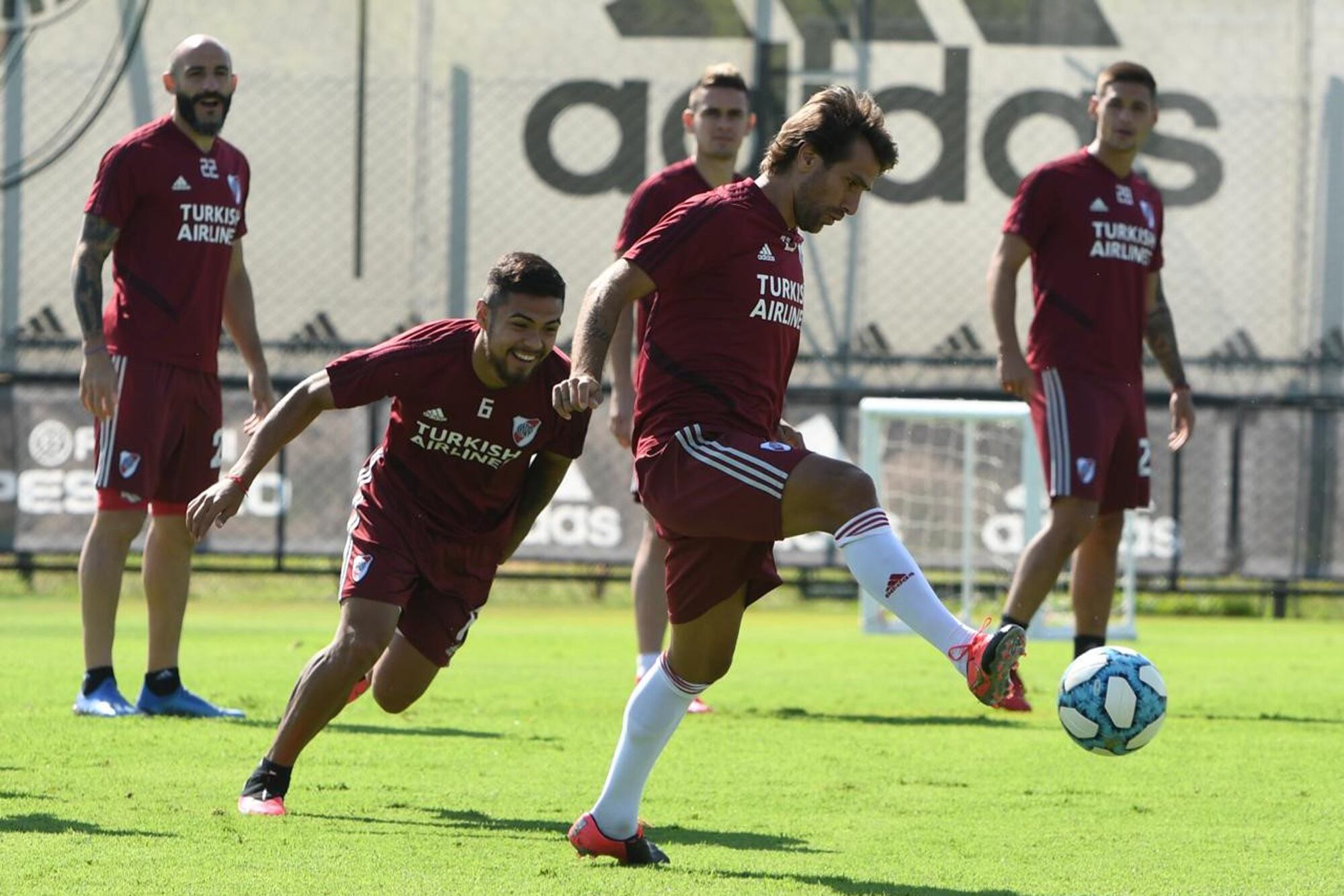 Un momento de recreación durante la práctica de River en Ezeiza.