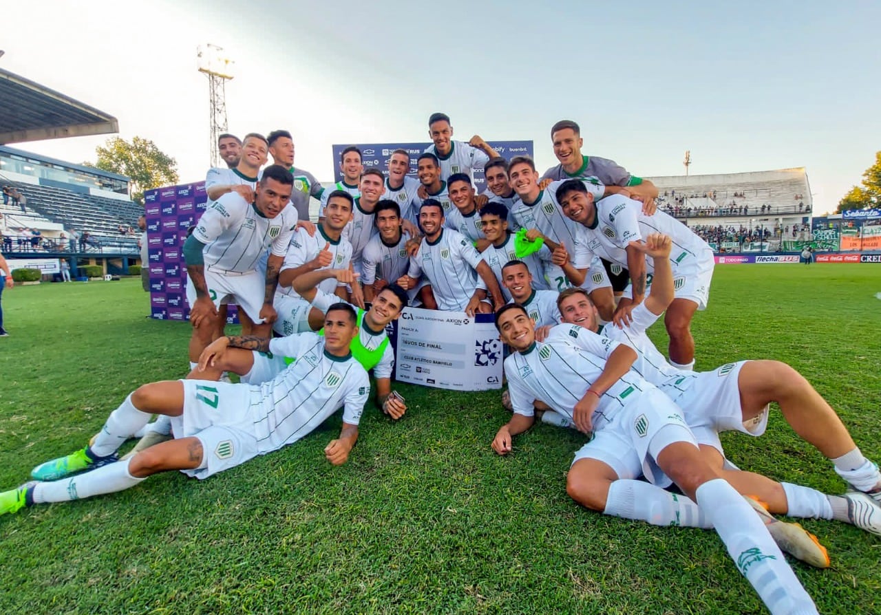 El festejo de los jugadores de Banfield