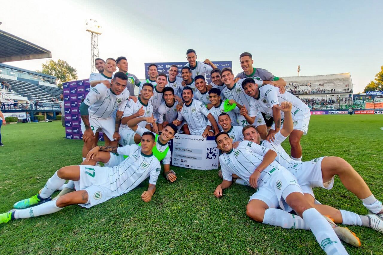 El festejo de los jugadores de Banfield