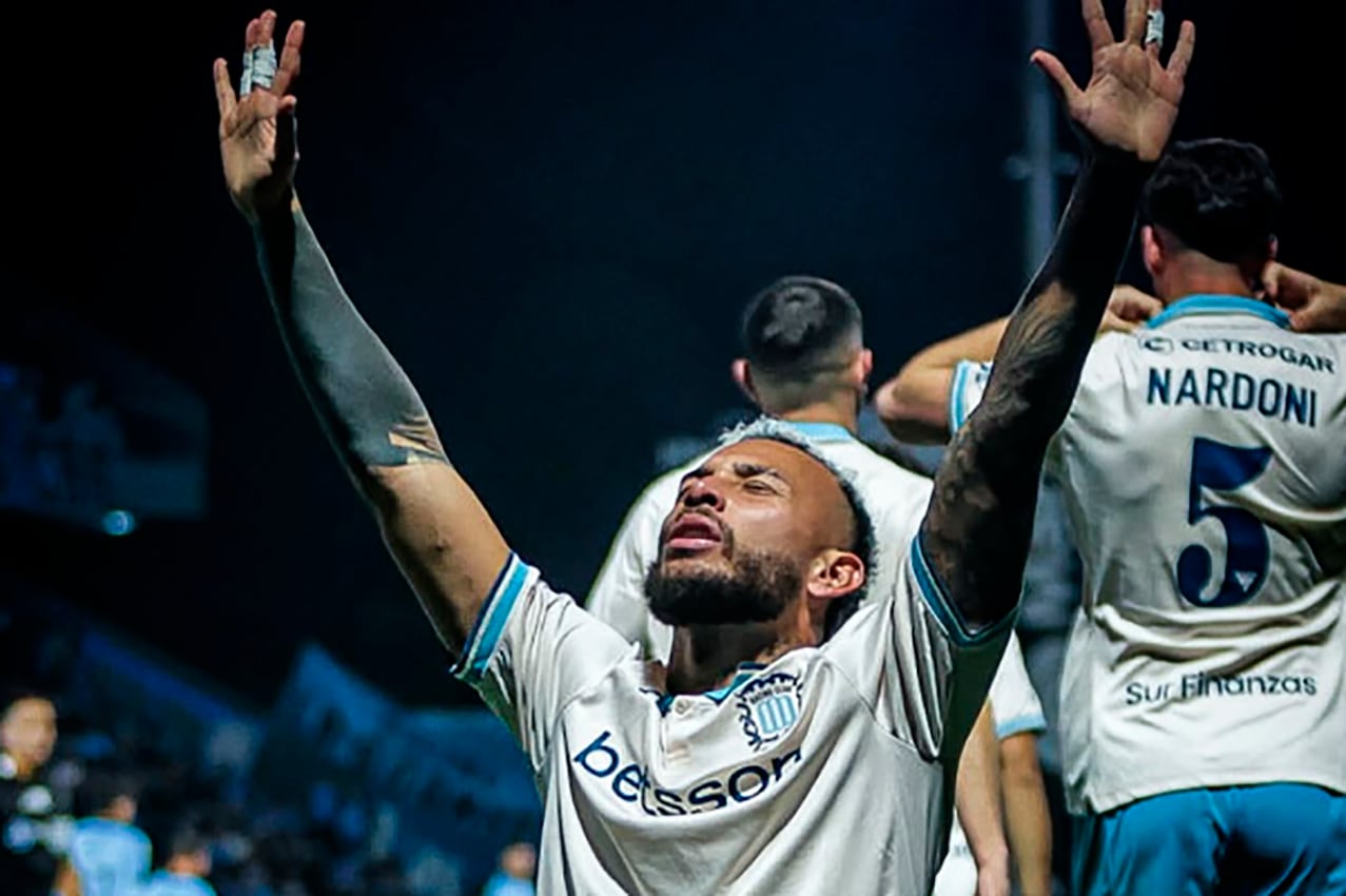 Vergara implora al cielo para festejar su gol