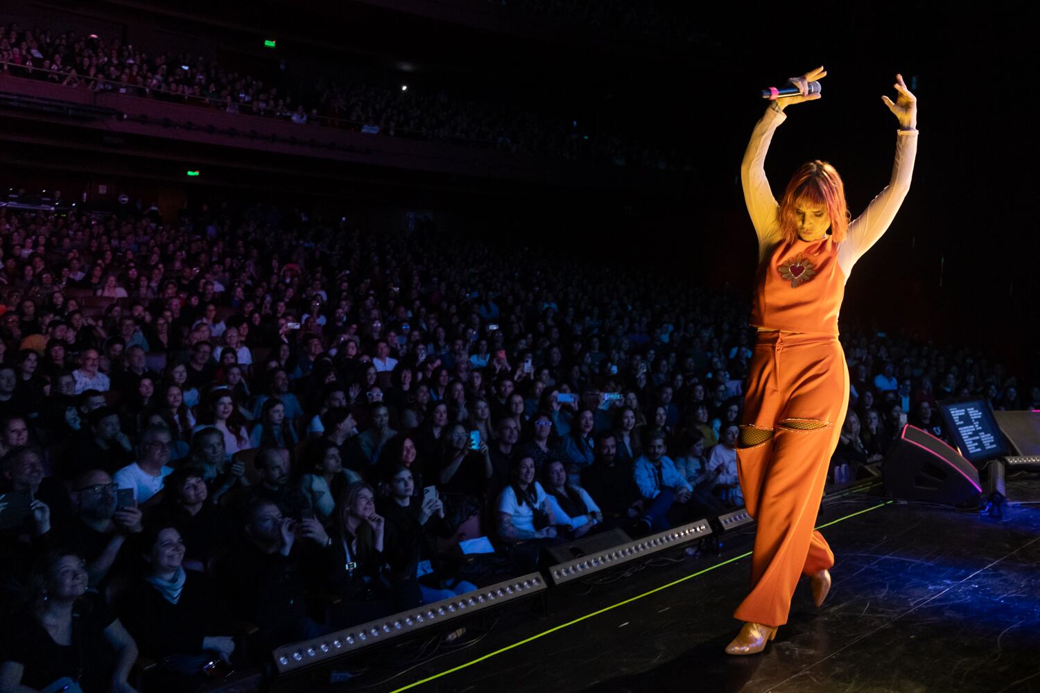 En el Gran Rex, Fabiana Cantilo apeló a resignificar su cancionero.