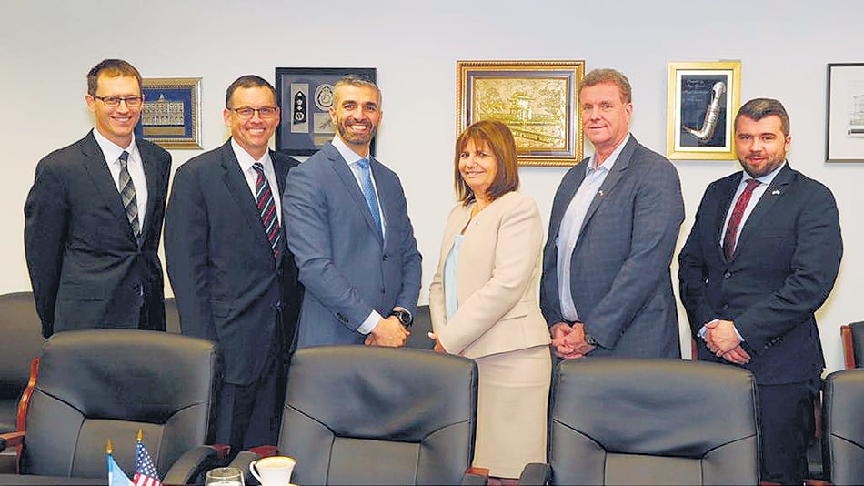La ministra de Seguridad, Patricia Bullrich, de visita el sábado en las oficinas de la DEA estadounidense.