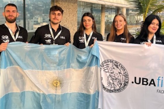 Catalina Montes,Melanie Micheltorena Ibarra,Sofía Stratico, Stefano Saitta y Nicolás Laborde, competiran en Estados Unidos en el PetroBowl. (Foto: FIUBA)