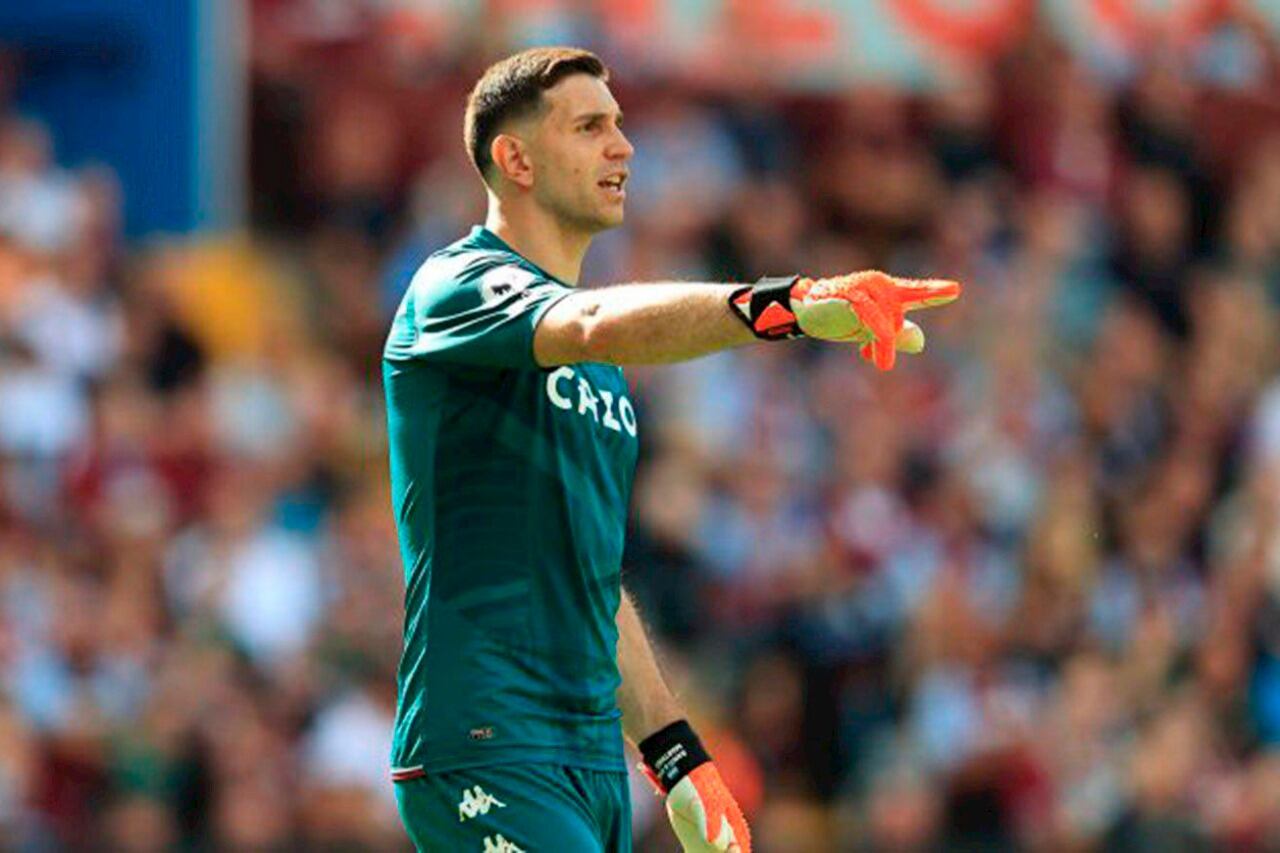 Dibu Martínez jugará en Aston Villa hasta junio de 2027.