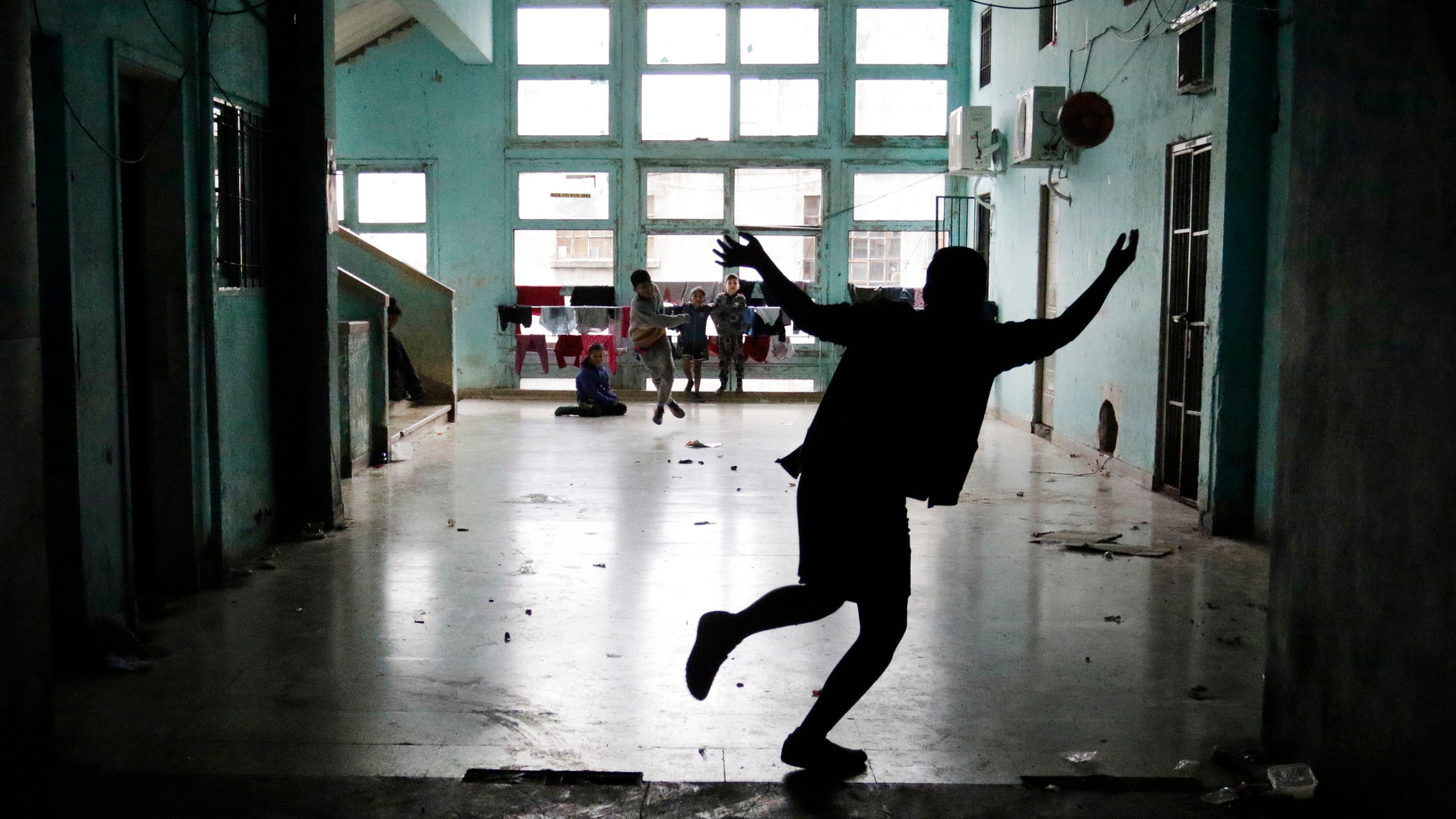 El Casa Santa Cruz fue vendido con los habitantes adentro.