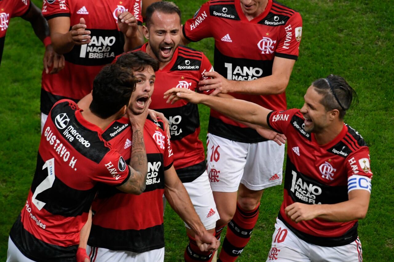 Los jugadores de Flamengo en el festejo de uno de los goles