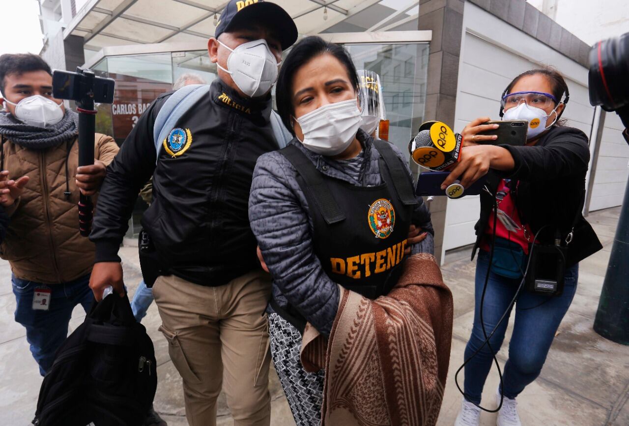 Detienen a la ex secretaria general de Palacio de Gobierno, Mirian Morales. 