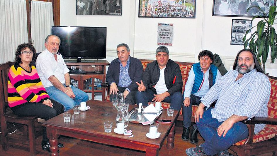 Los dirigentes de las CTA y la CGT se reunieron ayer en la sede del Suteba.