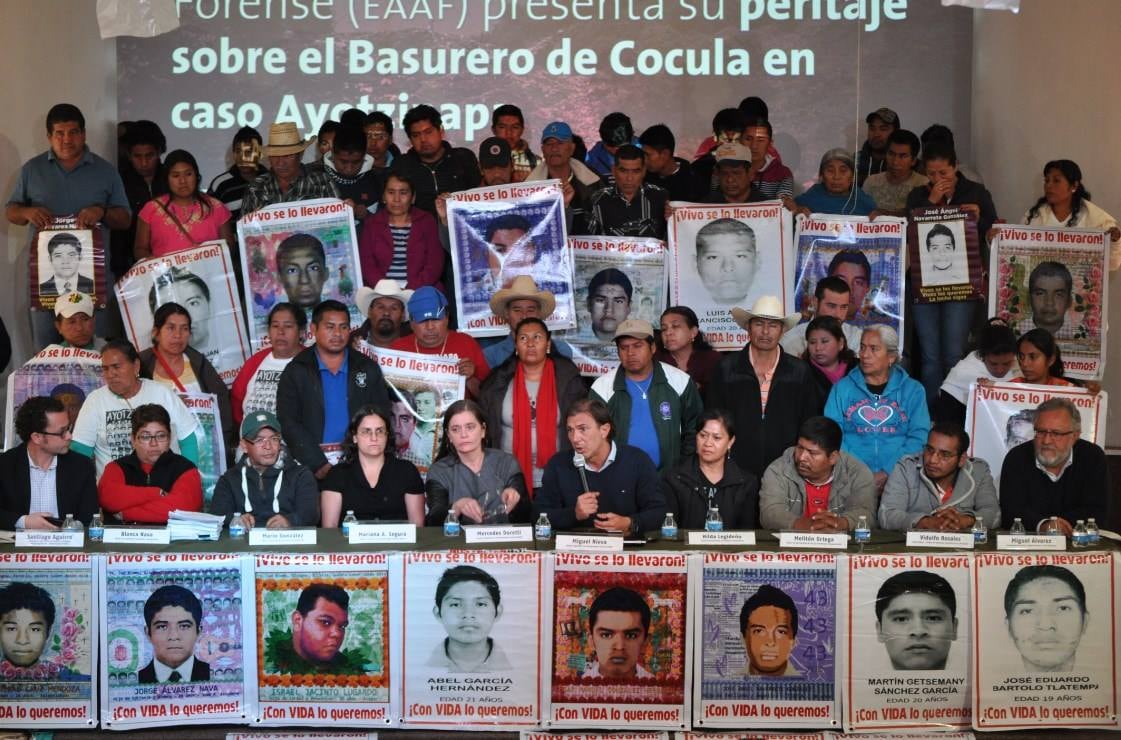 El EAAF presenta informe junto a los familiares de los 43 estudiantes de Ayotzinapa