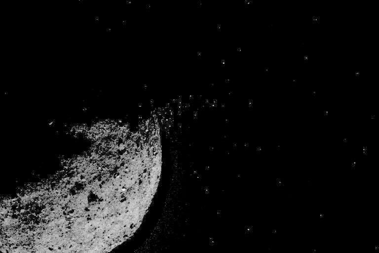 El asteroide fue descubierto en marzo de 2001 y su trayectoria está siendo seguida desde entonces.