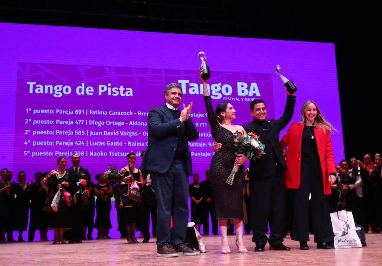 Jorge Macri fue silbado al entregar el premio en categoría Pista.