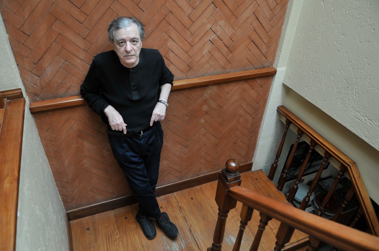 "Un libro siempre se cruza en el camino de los que están atravesados por la lectura."