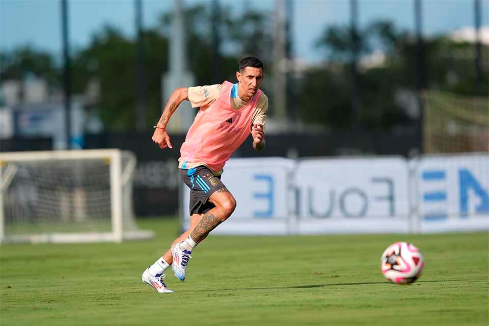 Di María entrena junto a la selección en Estados Unidos.